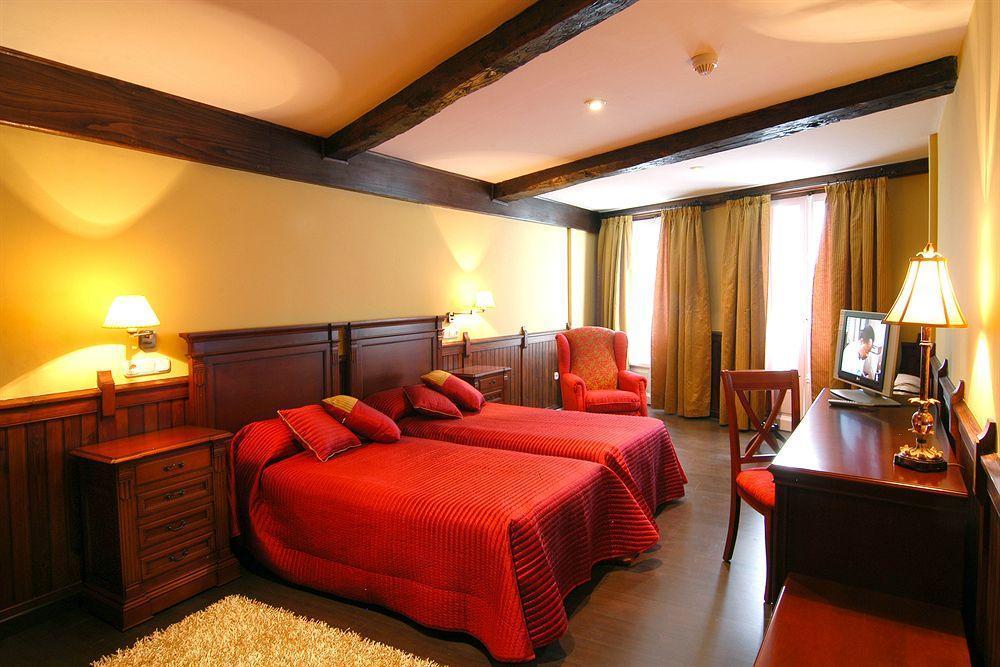 Hostal Santo Grial サンティアゴ・デ・コンポステーラ エクステリア 写真