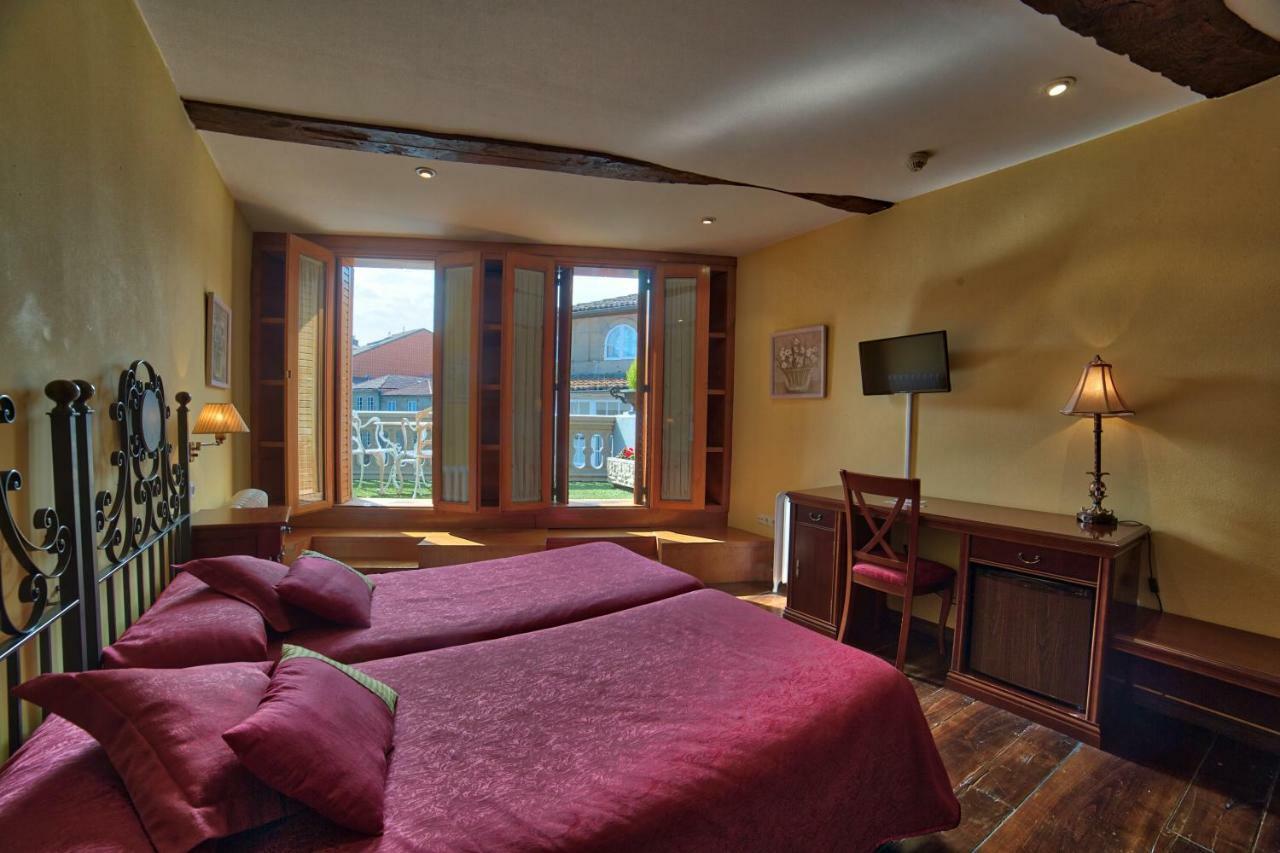 Hostal Santo Grial サンティアゴ・デ・コンポステーラ エクステリア 写真